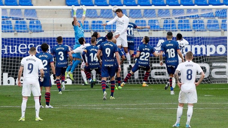 Varane voorkomt nieuwe blamage van onder vuur liggend Real Madrid