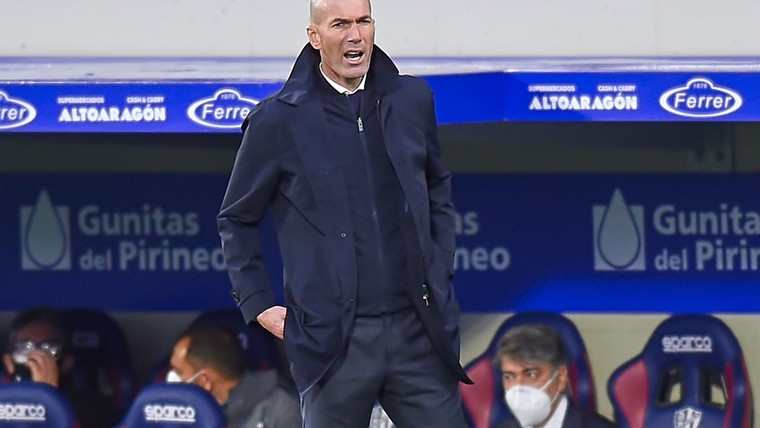 Gekalmeerde Zidane krijgt niet één of twee, maar zes vragen over zijn toekomst