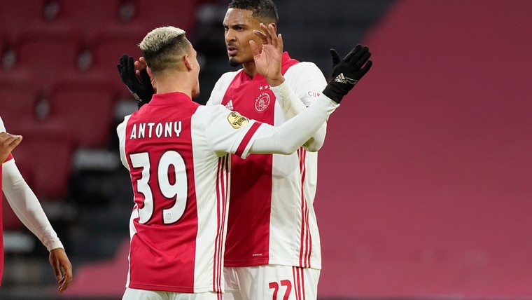 Ajax zet streep onder horrorweek en stoot PSV uit de beker