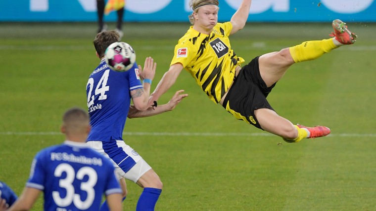 Waanzinnige treffer Haaland bij alleszeggende derbyzege Dortmund