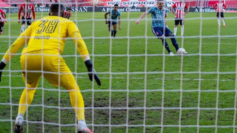 Misère PSV in toppers houdt aan, ondanks 'thuisvoordeel' tegen Ajax