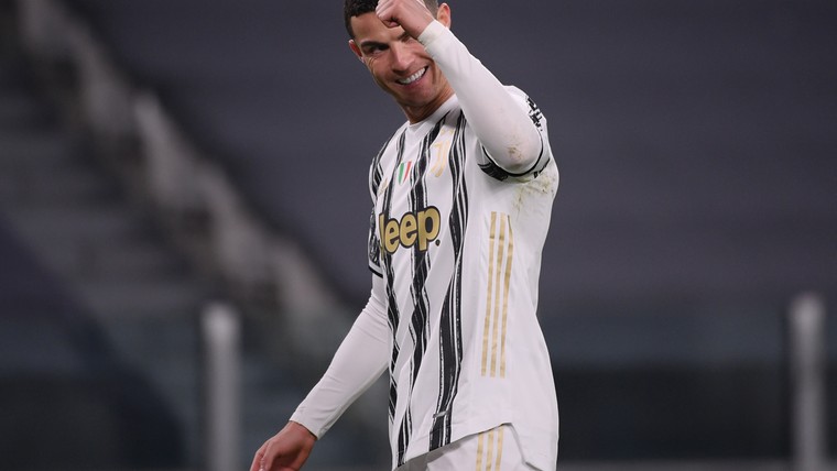 Ronaldo viert jubileumduel in stijl bij De Ligt-loos Juventus