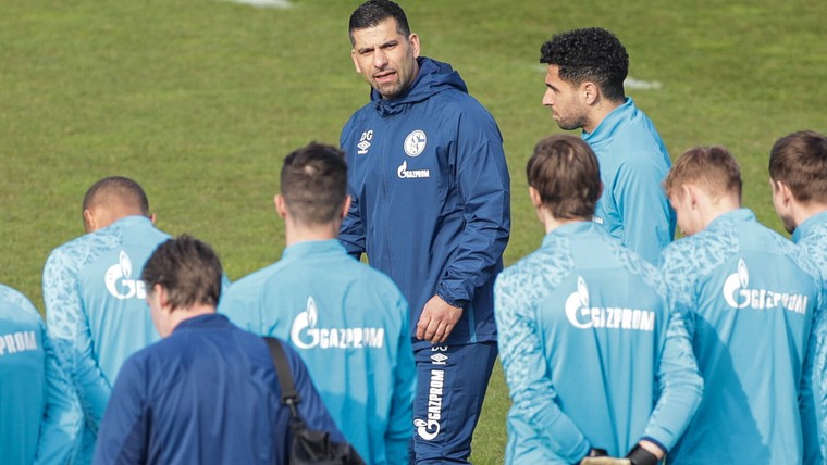 Vijfde trainer van het seizoen legt uit hoe hij Schalke wél aan de praat krijgt