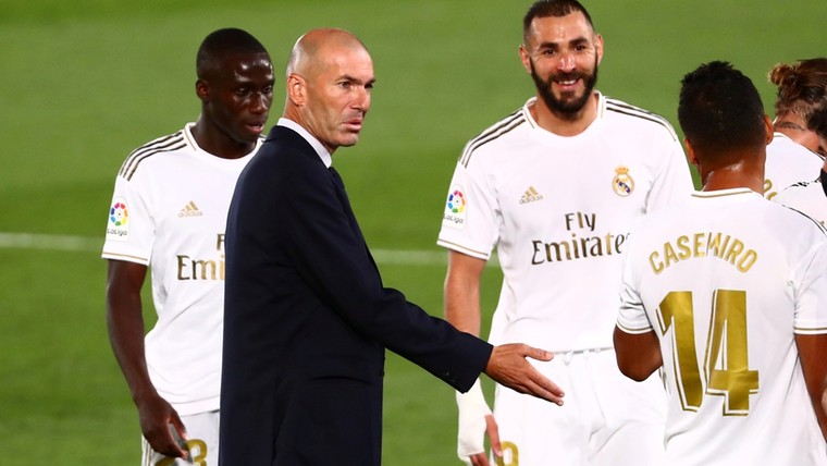 Zidane heeft Benzema terug en verdedigt duo: 'Ik scoorde ook niet veel'
