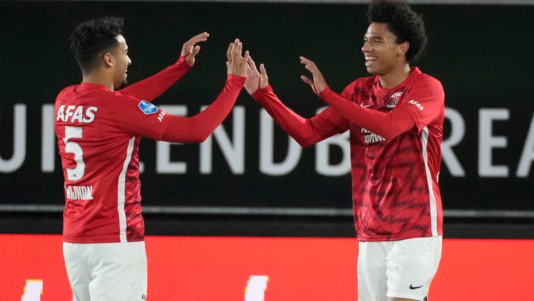 AZ nadert PSV weer na historische eerste helft tegen Twente