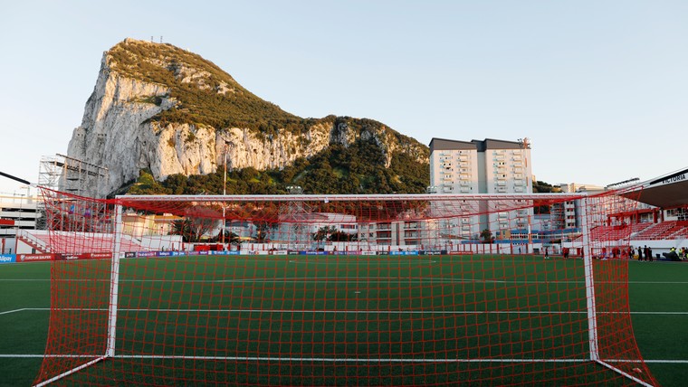 De Boer over Gibraltar: 'Kleine kleedkamers, wij hebben er drie nodig'