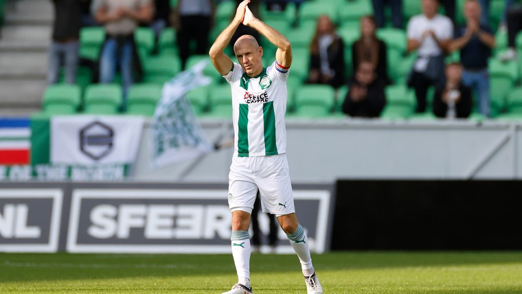 FC Groningen-fans komen met schitterende hommage aan herstellende Robben