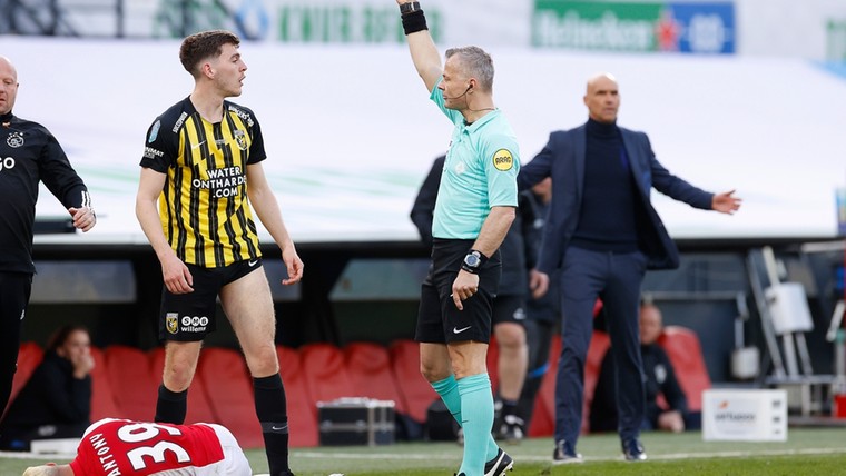 Ajax wint beker: gouden wissel Neres schiet droom Vitesse aan flarden