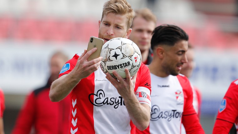 FC Emmen dendert door en kijkt omhoog: 'Plek zestien is niet genoeg'