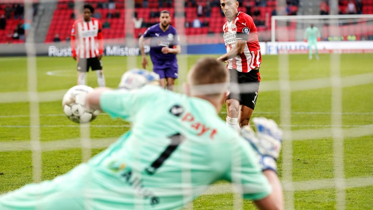 Van Egmond snapt discussie PSV-penalty niet en verklaart afgekeurde goal Klaassen