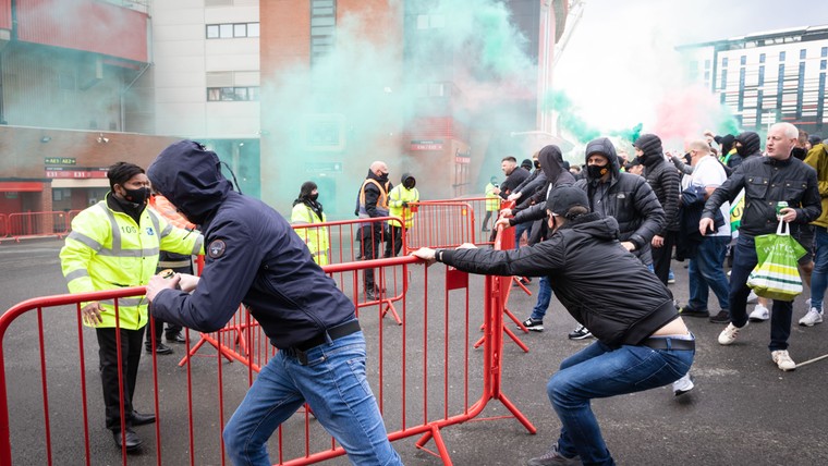 Clash tussen Man Utd en Liverpool uitgesteld na protesten