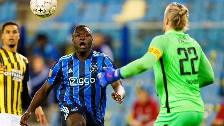 Brobbey steekt de draak met Almere City, Feyenoord-docu in aantocht