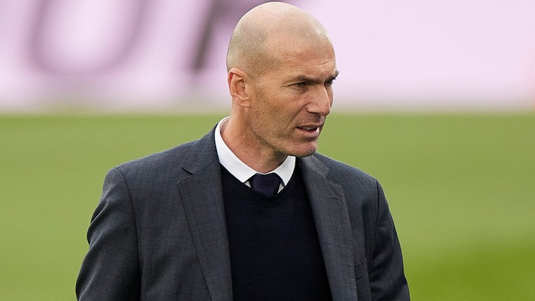 Zidane houdt kaarten tegen de borst na ongekende prijzendroogte 