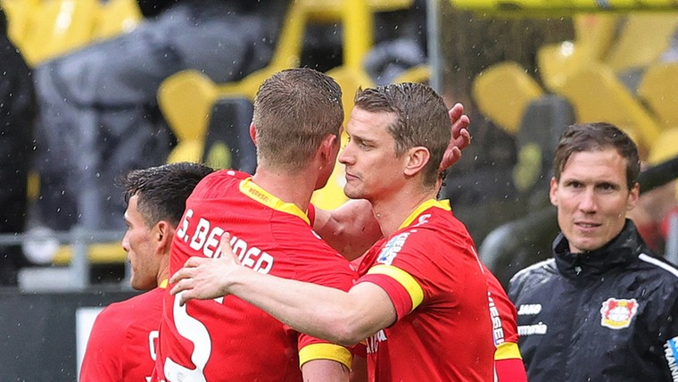 Prachtig afscheid: Dortmund-doelman laat penalty Bender bewust door