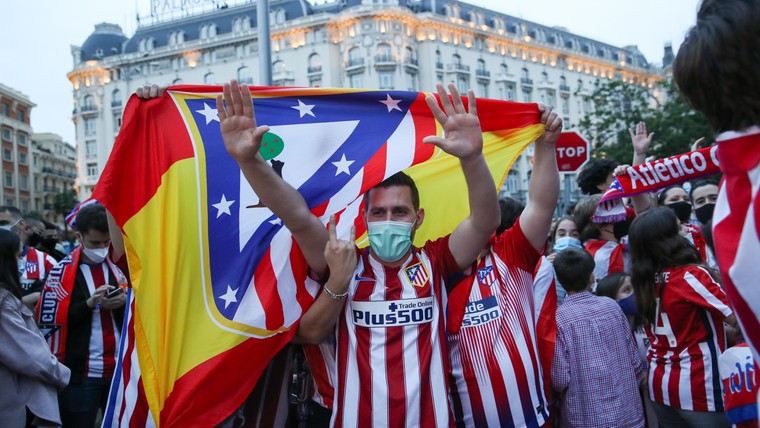 Madrid kleurt rood-wit: Atlético-fans vieren kampioenschap op straat