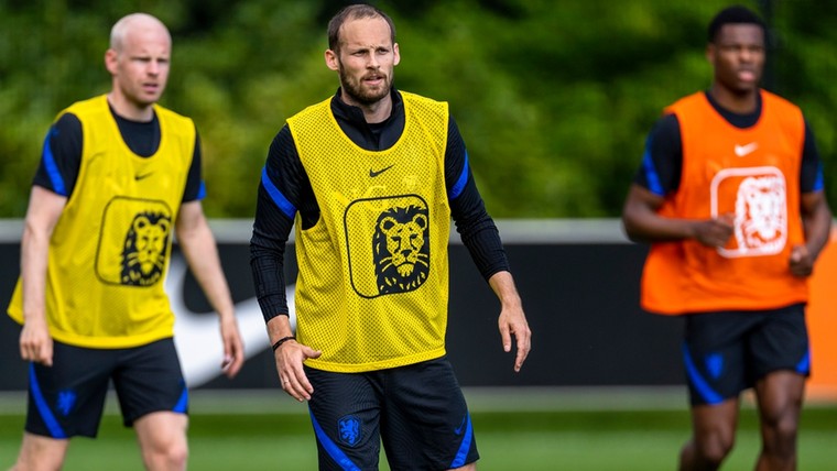 Wens De Boer komt uit: Blind bij eerste groepstraining Oranje