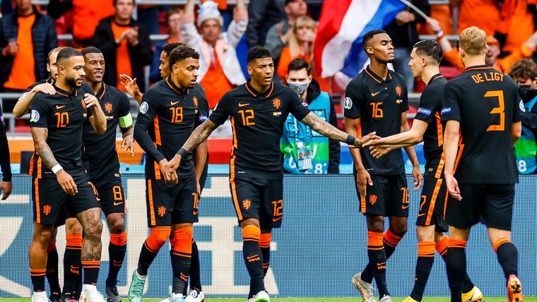 Oranje imponeert in het buitenland: 'Voetbalgala van een intimiderend elftal'