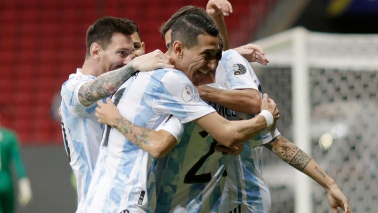 Messi evenaart imposant record en bereikt kwartfinale met Argentinië
