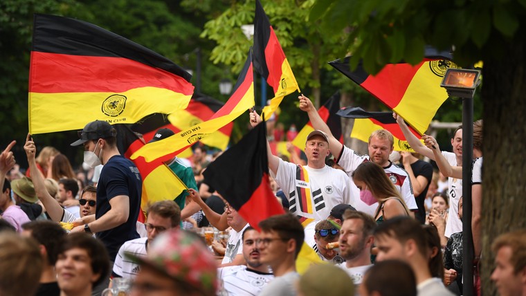 Uitgeklede krakers: ook geen Duitse en Italiaanse fans op Wembley