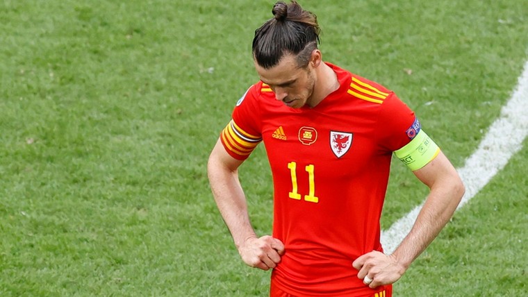 Bale loopt na EK-oorwassing boos weg bij interview