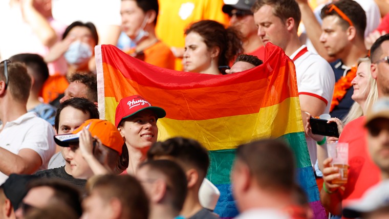 UEFA voelt zich genoodzaakt tot statement: regenboogvlag wel welkom