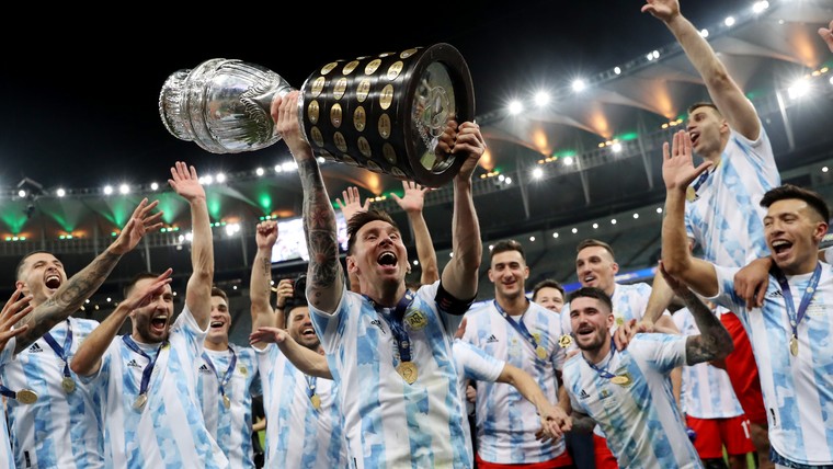 Messi in tranen tijdens langverwacht feestje met Argentijnse fans
