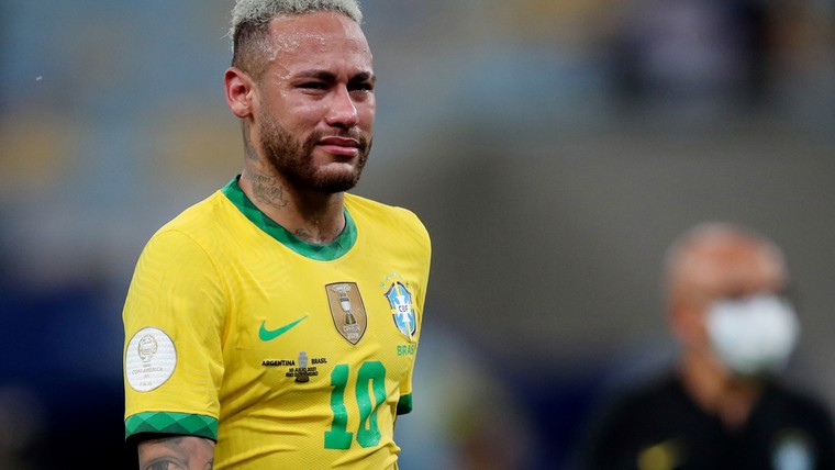 Neymar is in tranen na verloren finale en krijgt steun van Messi
