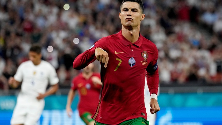 Cristiano Ronaldo vult zijn bijzondere verzameling Gouden Schoenen verder aan