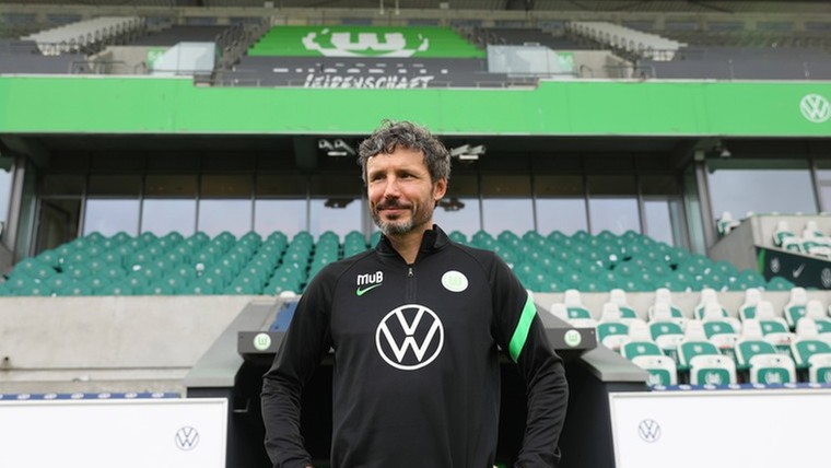 Van Bommel grapt: 'noodrentree' bij Wolfsburg door schorsing niet mogelijk