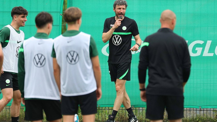 Wolfsburg-aanvaller wil een klootzak worden: 'Van Bommel kan me daarbij helpen'