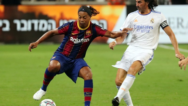 Ronaldinho ouderwets op dreef in speciale editie El Clásico