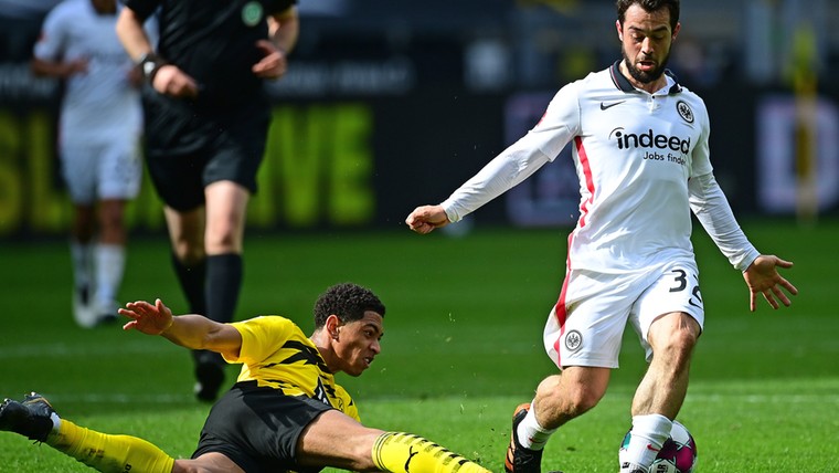 Transferspel rond Younes: avontuur in Dubai of Bundesliga-voetbal?