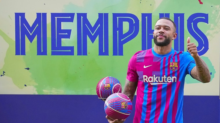 Memphis in Barça-shirt op het veld van Camp Nou: 'In de voetsporen van Cruijff'