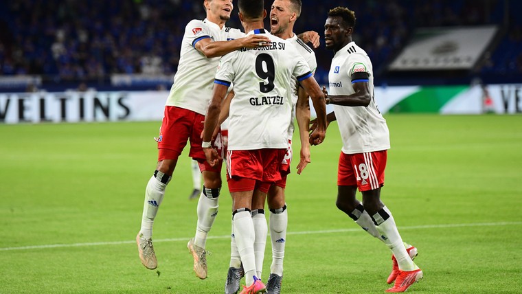 Schalke 04 krijgt in openingskraker Tweede Bundesliga een dreun van HSV