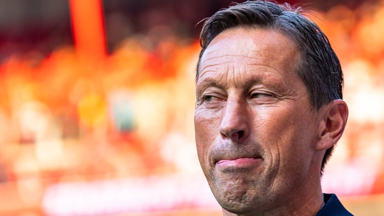 Schmidt geconfronteerd met tweet 'kleine club' PSV: 'Dit maakt ons trots'