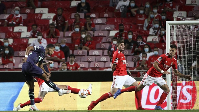 PSV houdt zicht op Champions League na sterke tweede helft tegen Benfica
