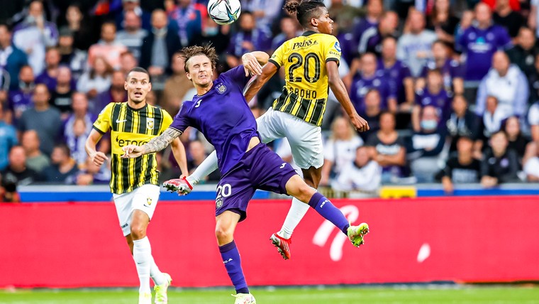 Vitesse verspeelt voorsprong in spektakelstuk bij Anderlecht