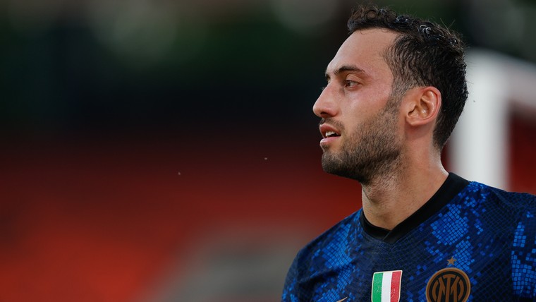 Calhanoglu blinkt na pikante transfer binnen Milaan direct uit bij Inter-debuut