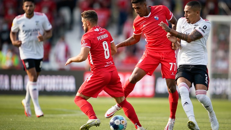 Benfica rouleert en scoort laat in laatste duel voor PSV
