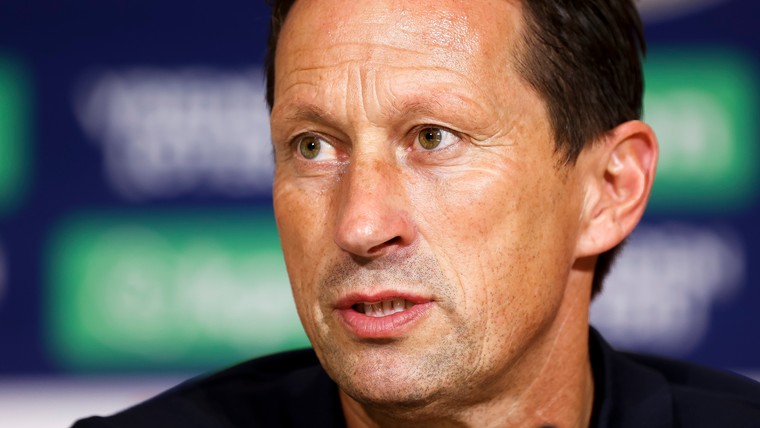Bekritiseerde PSV-trainer Schmidt deelt 'transfer-verlanglijstje'