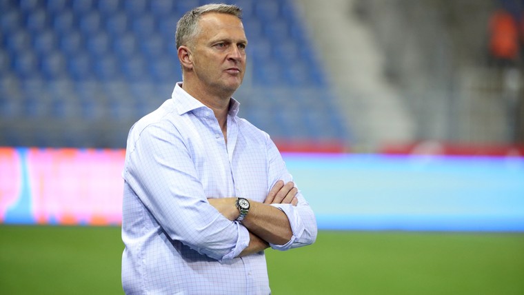Van den Brom haalt hard uit naar Belgische bondscoach: 'Het is triest'