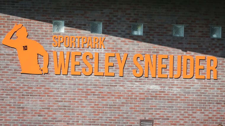 Zoontje van Wesley Sneijder debuteert op vijftiende verjaardag in Hoofdklasse