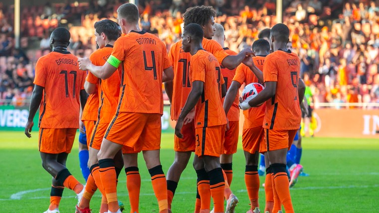 Jong Oranje wint kwalificatie-opener in debutantengala