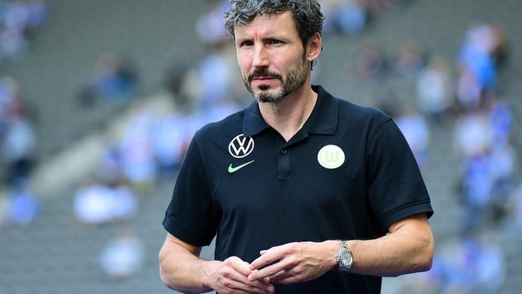 Van Bommel laat zich niet gek maken door historische start Wolfsburg
