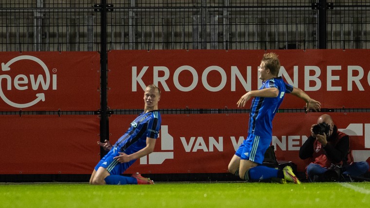Heitinga waarschuwt hattrickheld Jong Ajax: 'Dan had hij naast me gezeten'