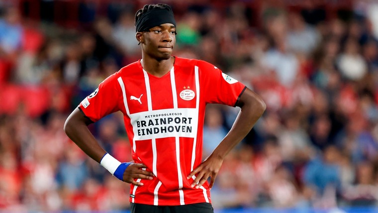 PSV treedt aan zonder Madueke, Feyenoord houdt Linssen op de bank