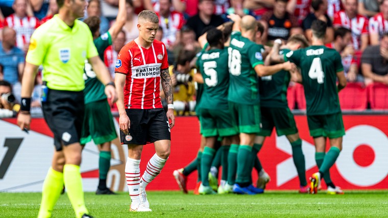 Feyenoord vernedert onmachtig PSV in Eindhoven