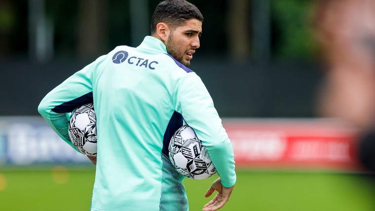 Maxi Romero na 361 dagen officieel terug in het shirt van PSV
