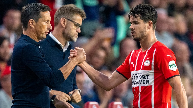 Schmidt hult zich in nevelen over opstelling PSV: 'We gaan het zien'