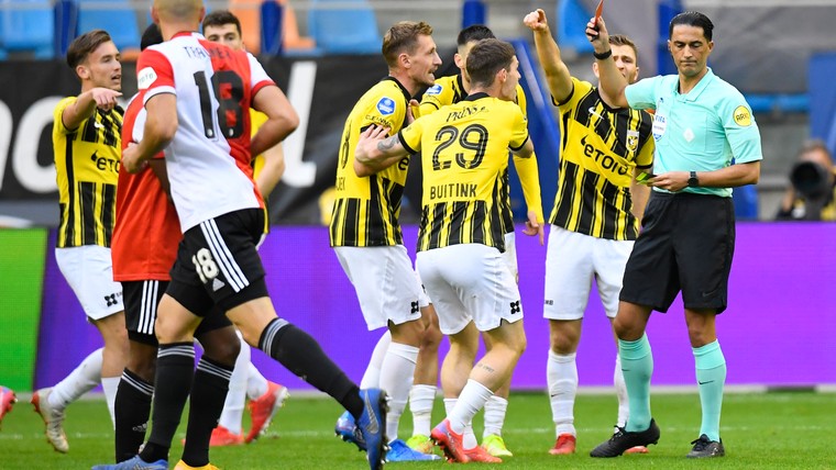 Vitesse loopt rood aan in slotfase tegen Feyenoord